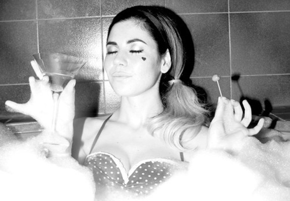 Marina and the Diamonds "E.V.O.L"