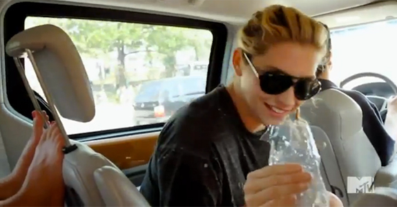 Video: Here’s Ke$ha drinking her own pee!